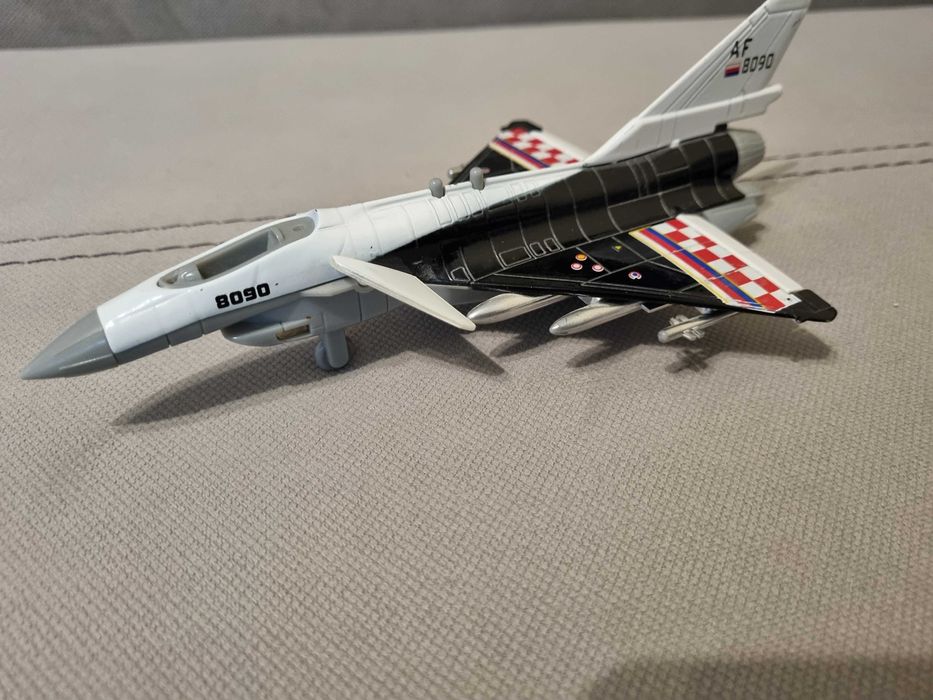 Avion de reactie, metalic, dimensiune 21x13 cm.