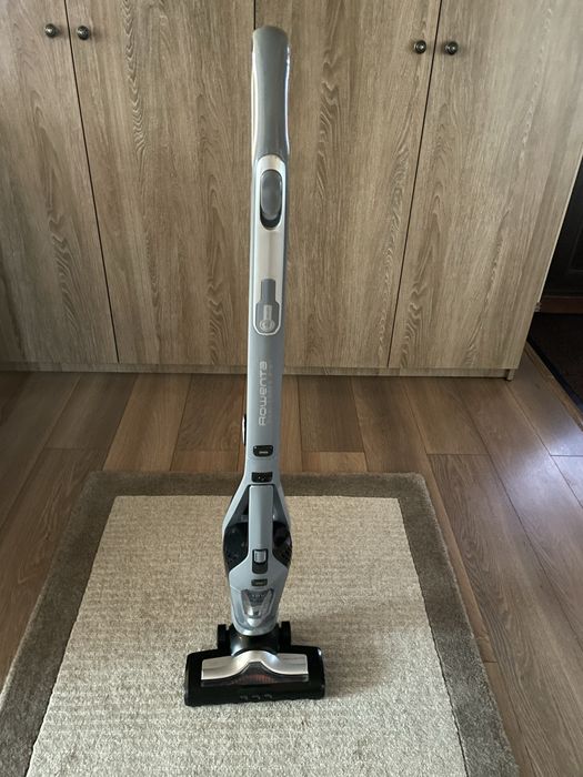 Aspirator vertical cu acumulator Rowenta