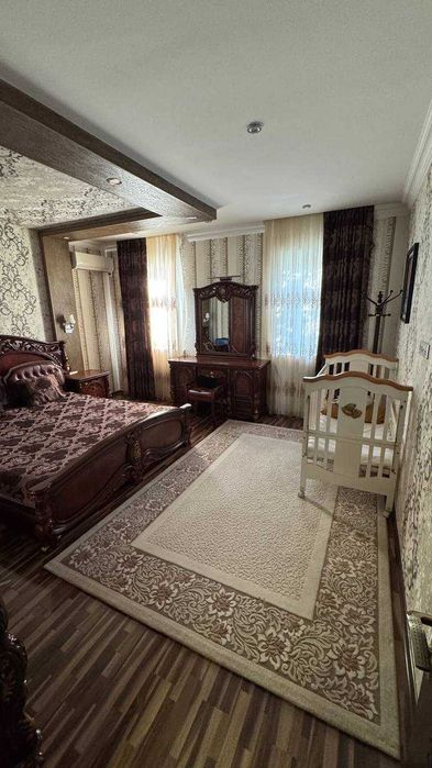 метро Космонавтов  2/3/9  МВД  72м²  1-линия с видом на главную дорогу