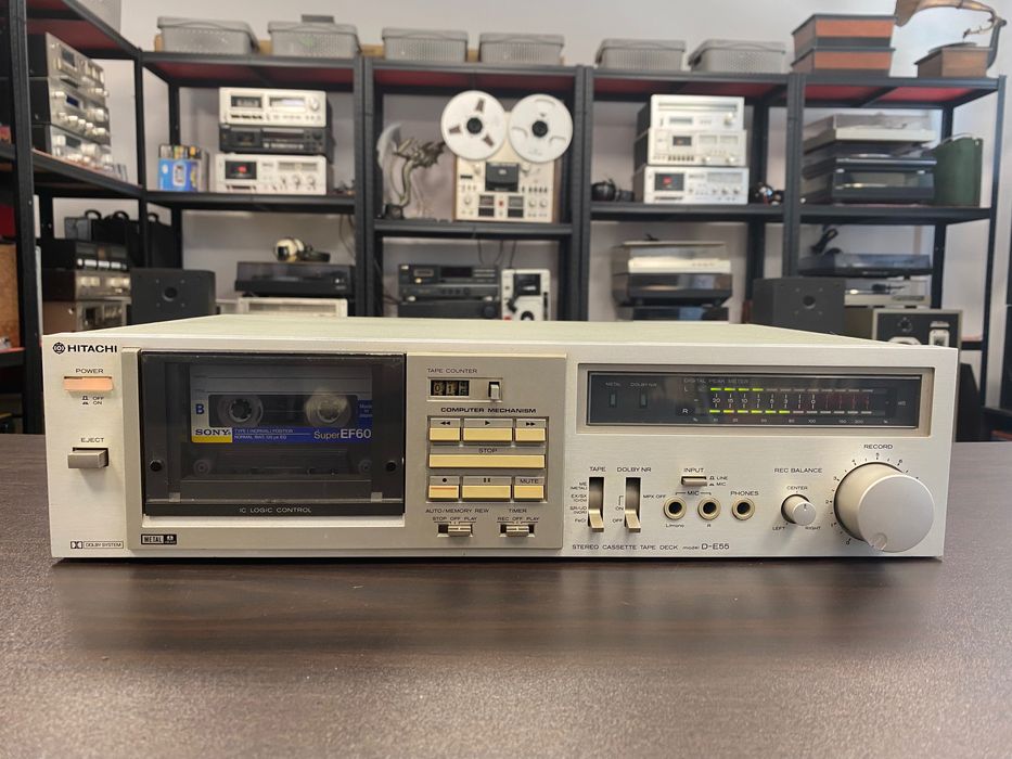 Касетен дек Hitachi