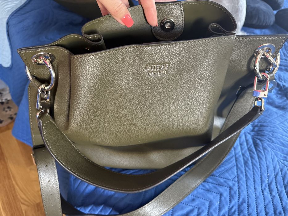 Дамска чанта  Guess