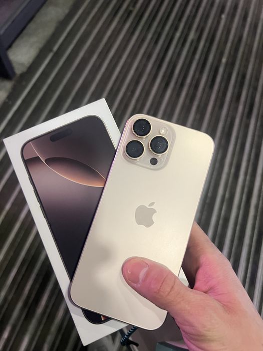IPhone 16 Pro Max Gold