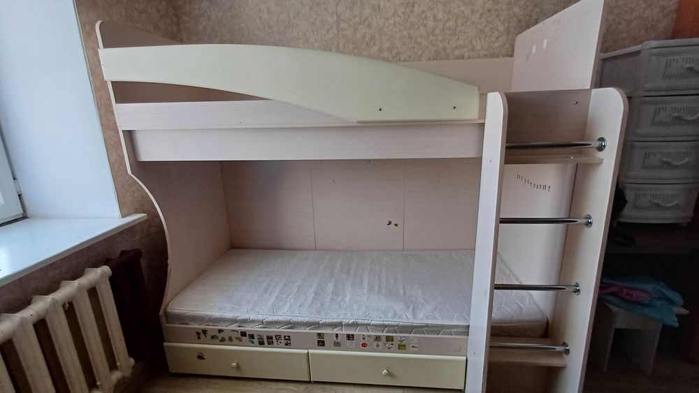 Продам двухъярусную кровать