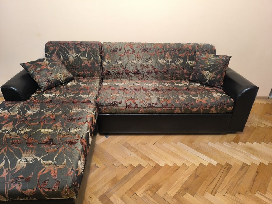 Разтегателен ъглов диван