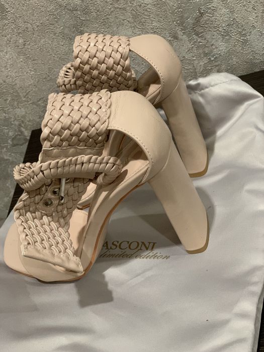 Продам босоножки