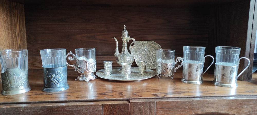Коллекция мельхиоровых подстаканников.