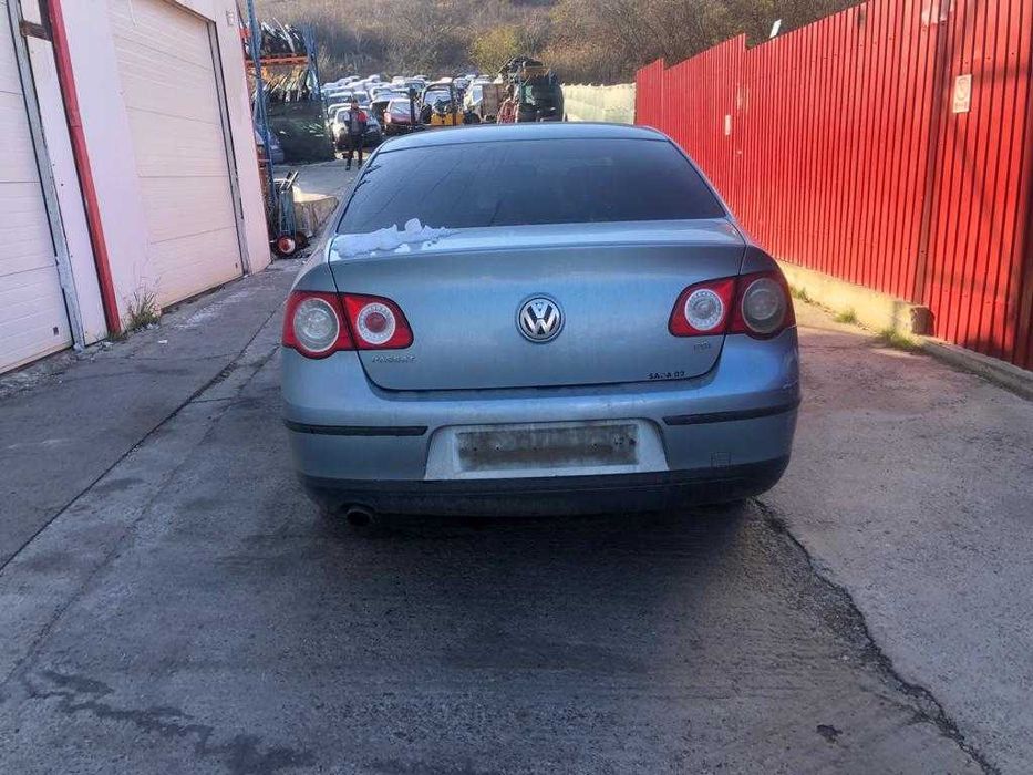 Dezmembram Volkswagen Passat B6 1.6 FSI