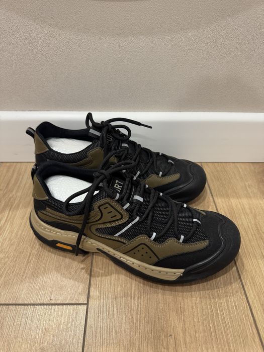 Новые кроссовки- ботинки