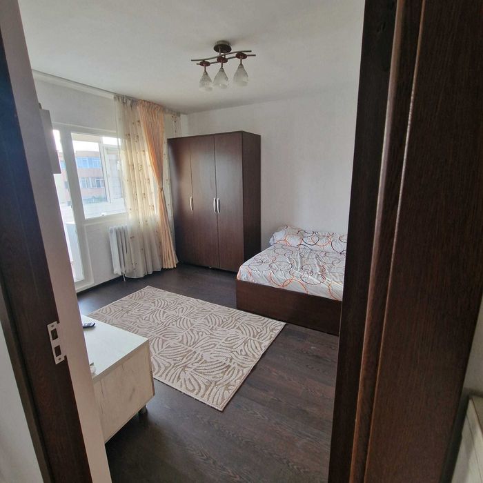 Închiriez garsonieră spațioasă, 30 mp, Craiova – Cartier Rovine, etaj 3