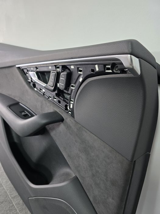 Vând ornamente/trimuri audi q7 4m și fete portiera piele alcantara
