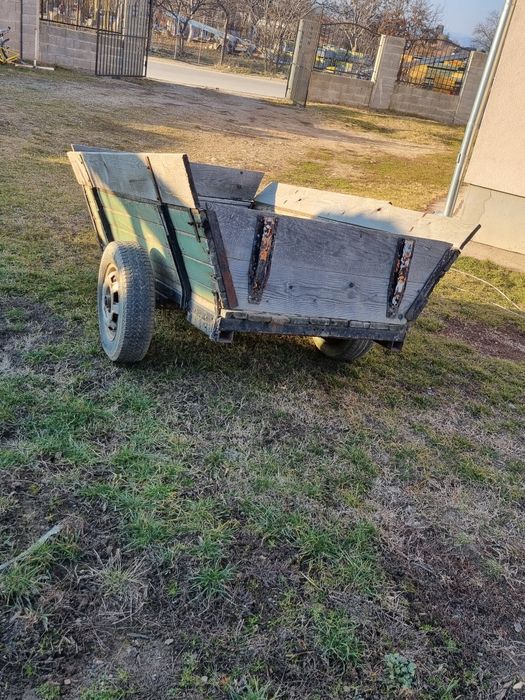 Vand remorca si cisternă de tractor