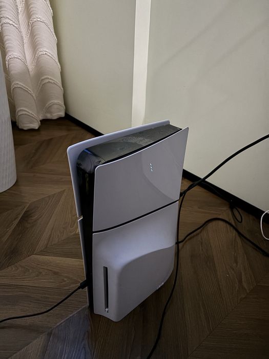 Продам Playstation 5 Slim 1TB с дисководом