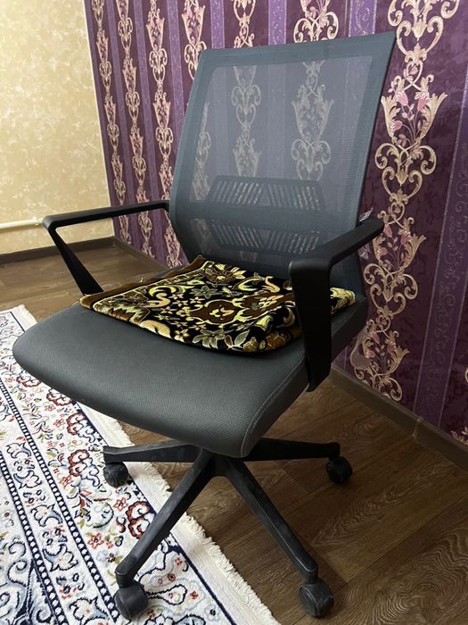 Офисный кресло сатылады