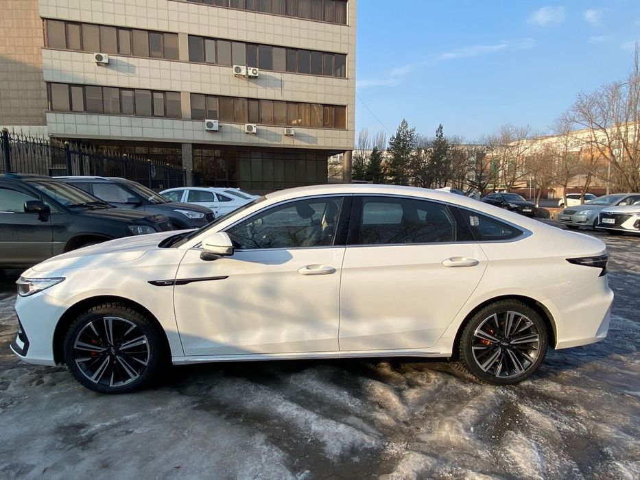 Аренда машины Chery Arrizo 8, 18 тысяч в сутки, подходит для Бизнес