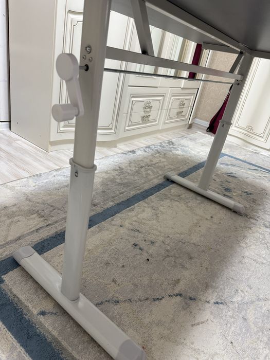 Компьютерный стол с регулировкой высоты