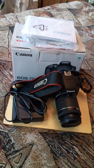 Canon EOS 750D фотоаппарат продаю.