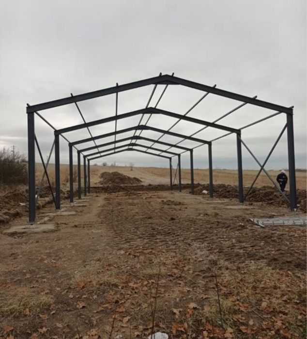 vând structură metalică 12 deschiderea 25 lungimea din ipe 180 4 m la stâlp la streașină asigur transport montaj structura este demontabilă pe șurubur
