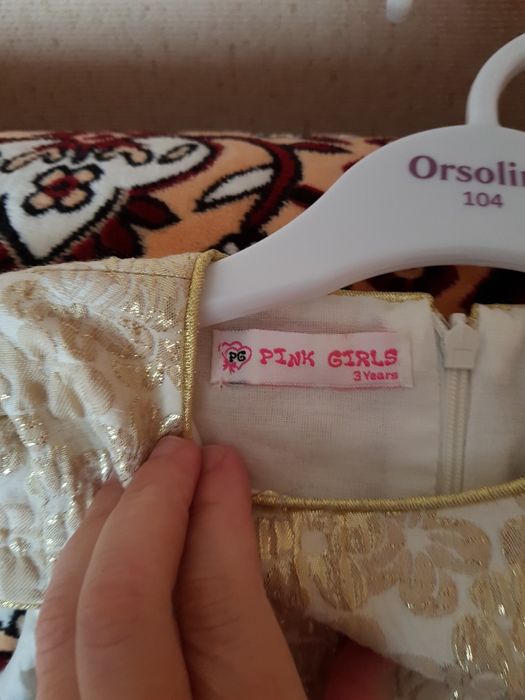 Платье  нарядное .