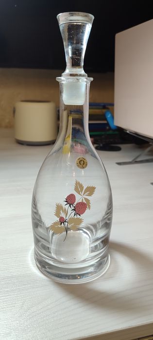 Продам графин стеклянный