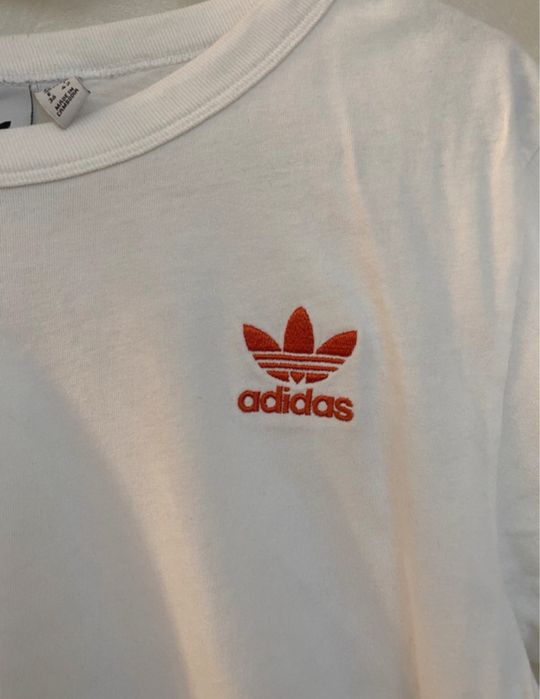 Tricou Adidas Originals alb cu detaliu plasă (mesh) si logo portocaliu