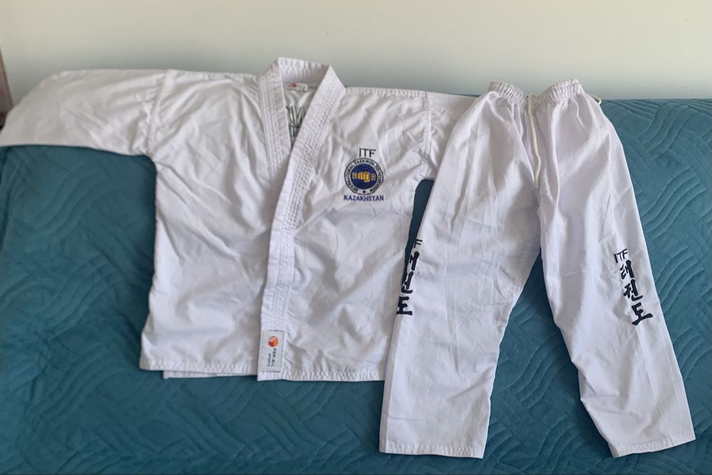 Форма таэквонда, экипировка, добок