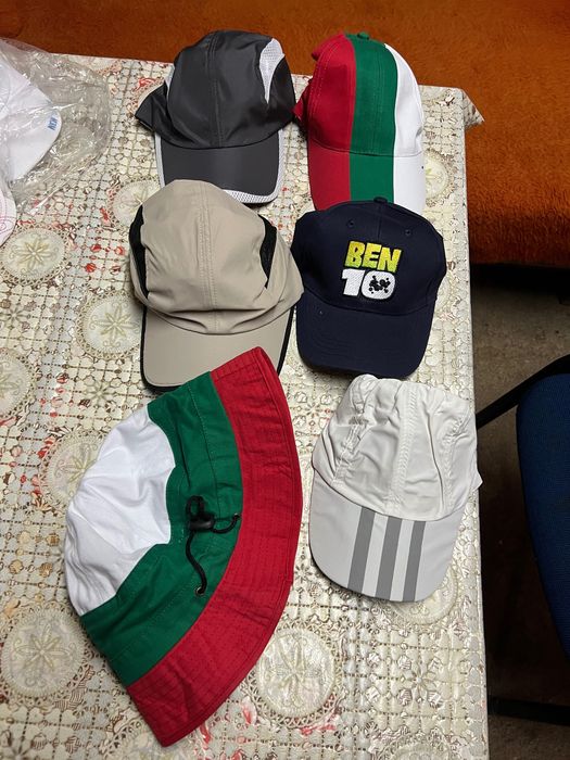 Шапки с козирка за лято и пролет