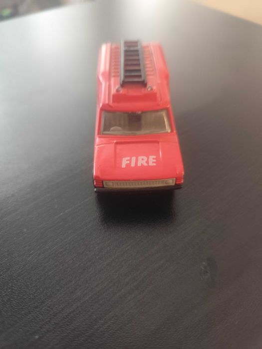 Продавам пожарна български Matchbox Range Rover Carmichael Commando