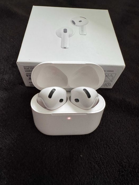 Casti Apple AirPods 4 cu ANC Noise Cancelling
