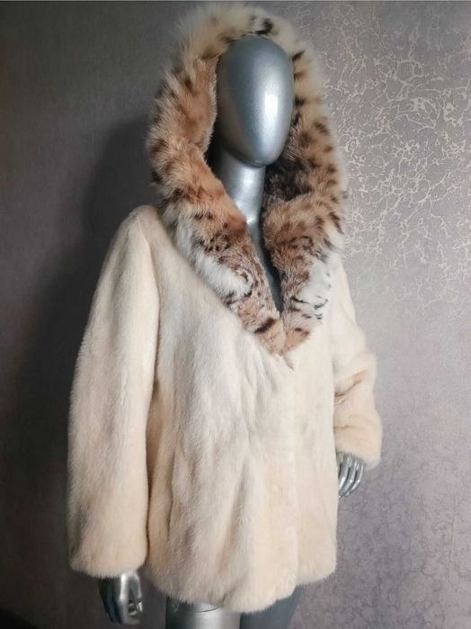 Шикозно палто от норка с качулка Рисъ