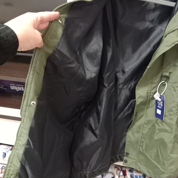 Продам куртку ветровку