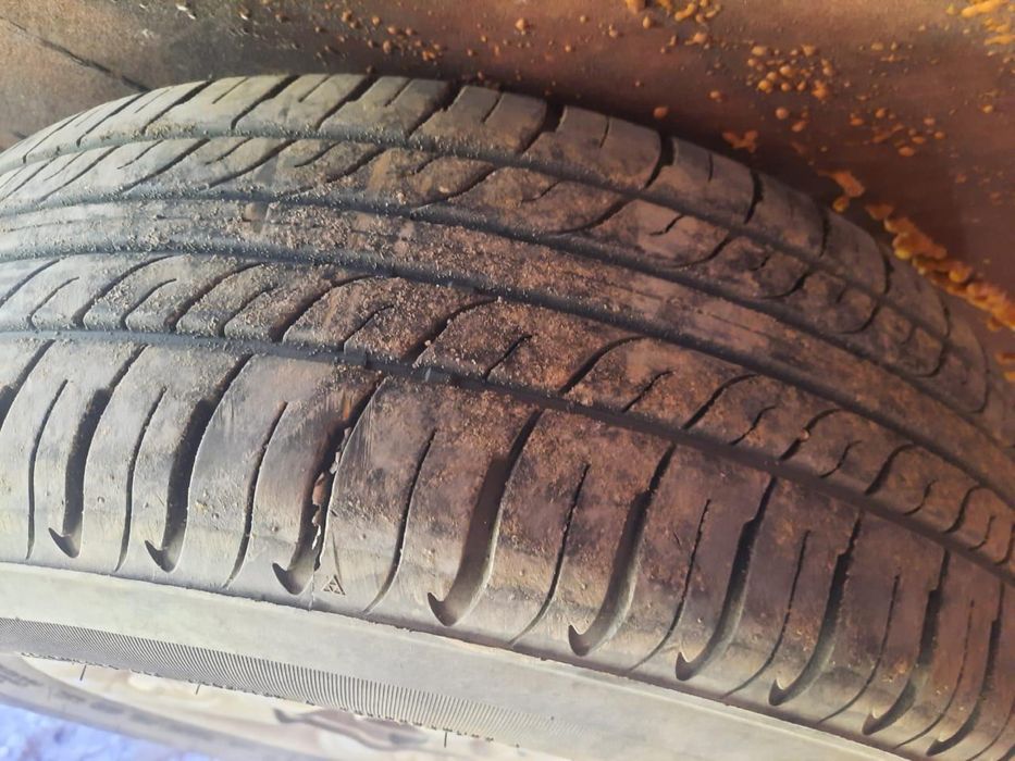 Продам летнюю резину с дисками.