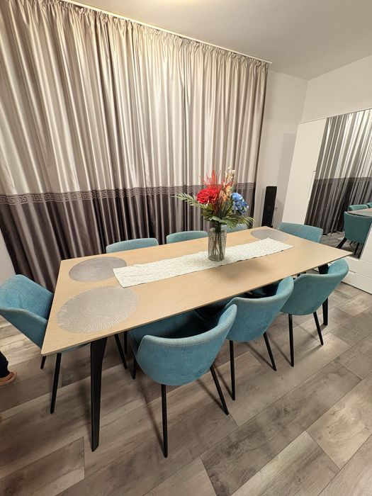 Vând masa living cu scaune tapițate