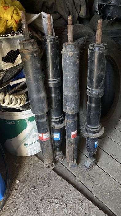 Амортизатор Тайота 200