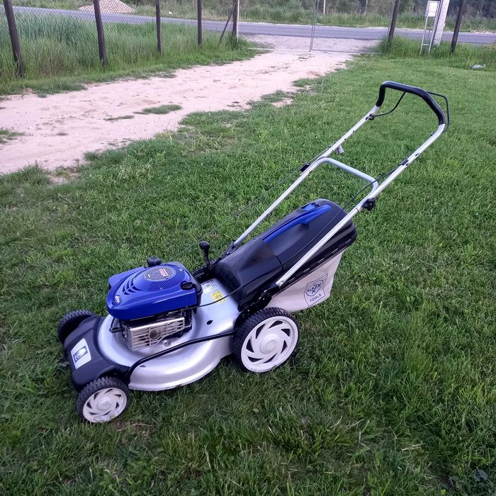 Masina tuns iarba / gazon