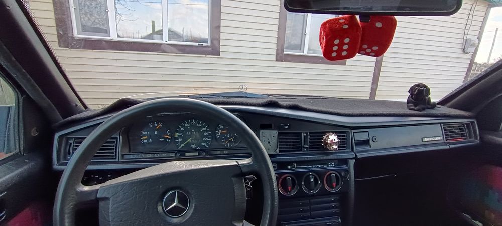 Мерседес Бенз 190