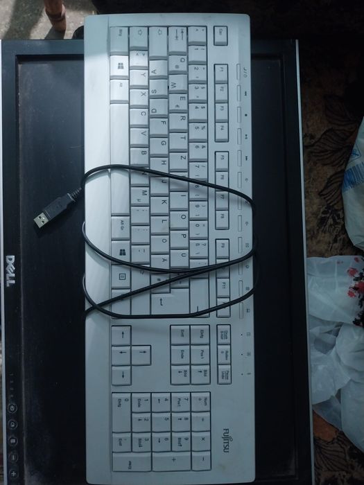 Vand Monitor perfect functional Dell, plus tastatura