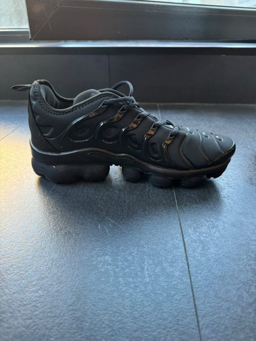 Черни обувки Nike Tn