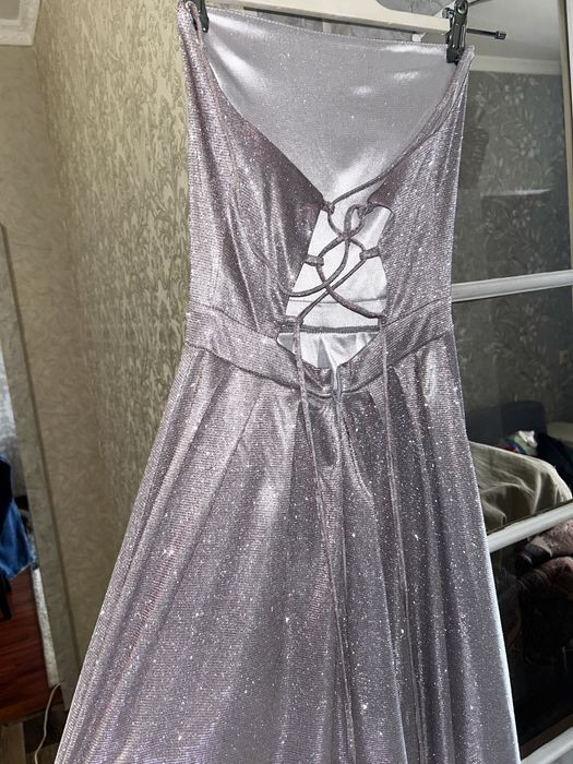 ПРОДАМ вечернее блестящее платье с разрезом.