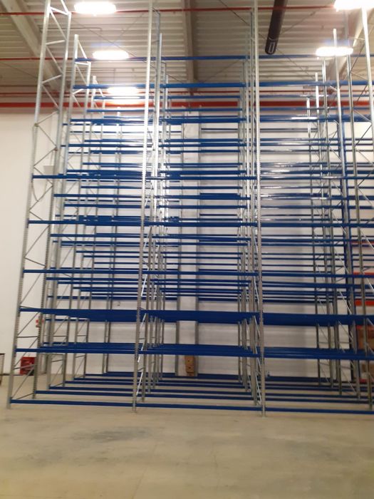 Rafturi depozitare arhiva