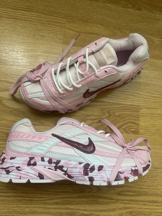 Nike Initiator •