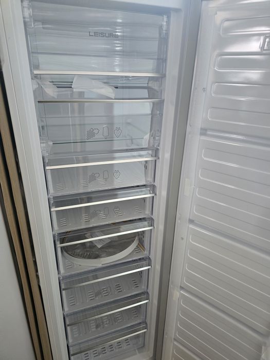 Нов вертикален фризер Leisure PBZL 1220. 220 литра  No Frost