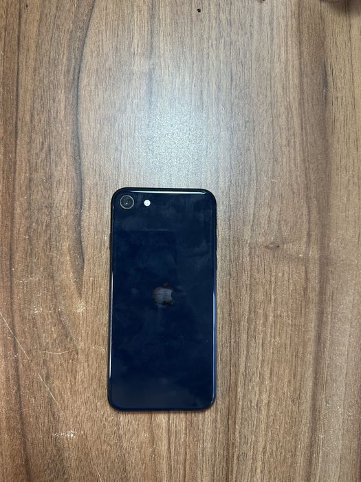 Iphone se3 64 gb 100% baterie