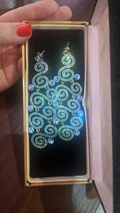 продам  очень красивые серьги