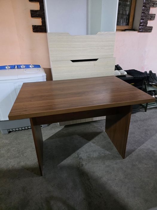 Продаётся письменный стол