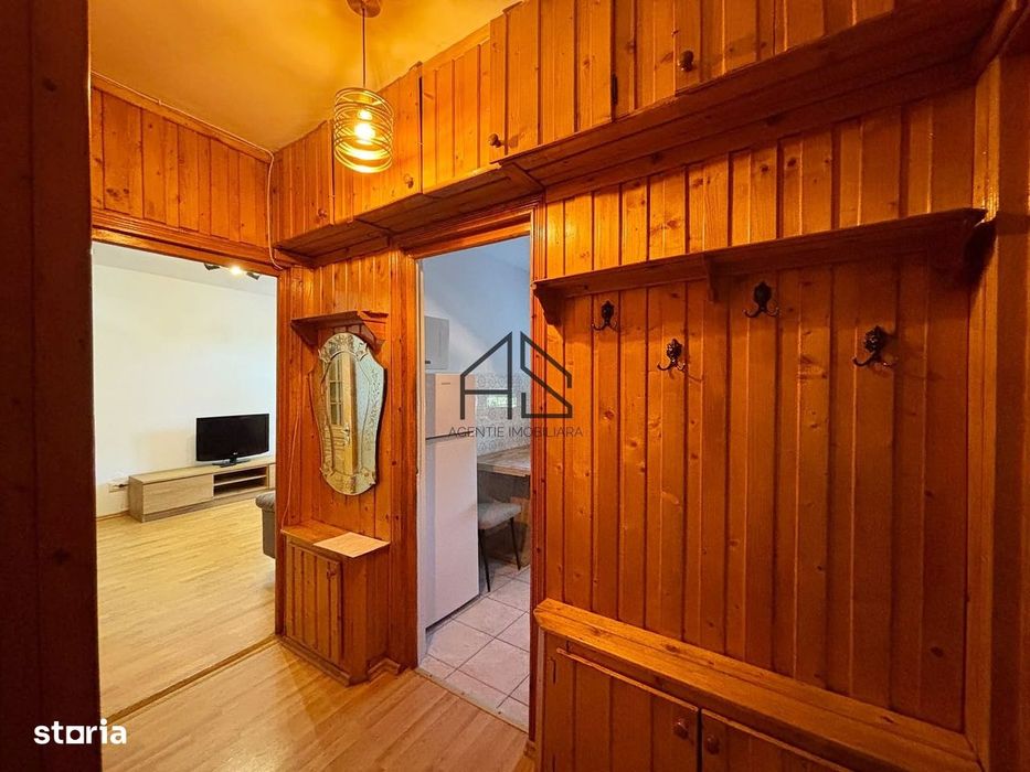 De închiriat | Apartament cu 3 camere, bucătărie închisă | Centru