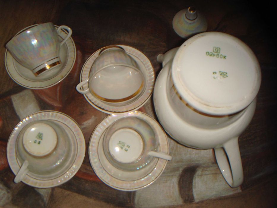 Набор СССР для кофе 4-ре чашки и кофейник отличное состояние