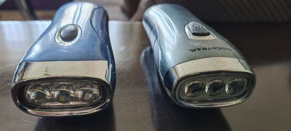 Два броя фенерчета с динамо и лед светлини