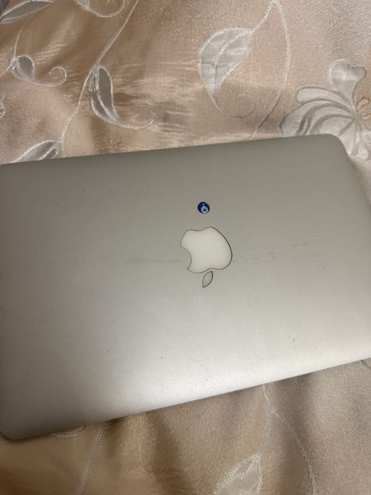 Macbook air 13 в хорошем состоянии