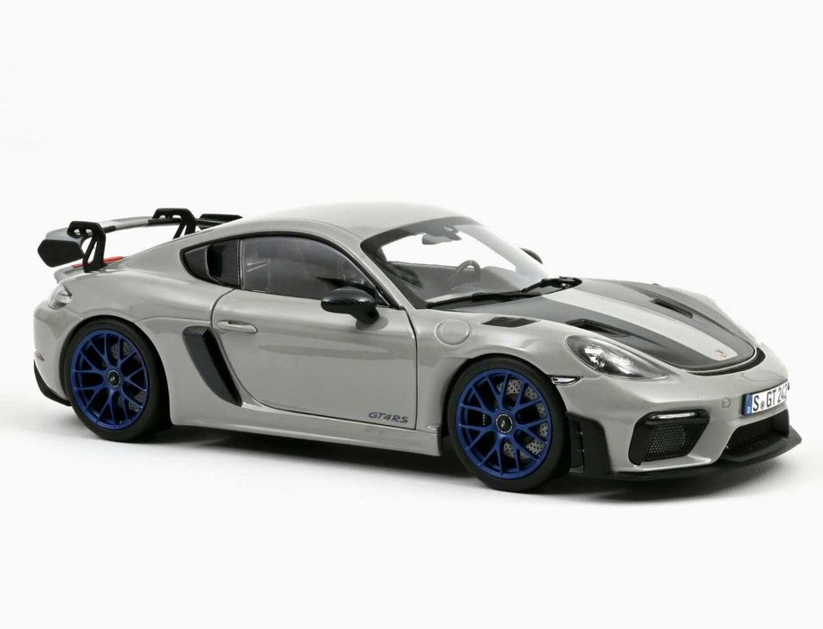 Macheta Porsche Cayman GT4 RS cu Weissach Pack 1:18 Norev