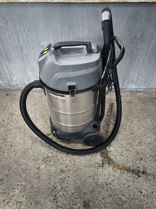 Двумоторна прахосмукачка KARCHER NT 70/2